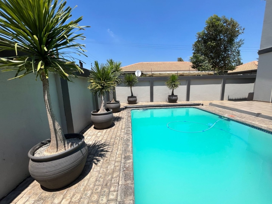 7 Bedroom Property for Sale in Hadison Park Northern Cape